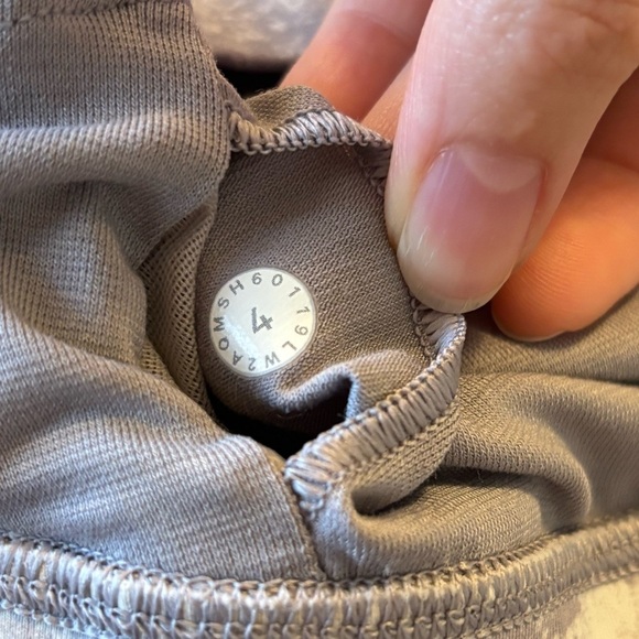 Lululemon Invigorate Sports Bra in Washed Marble Alpine White Silverscreen 4 - Picture 6 of 6